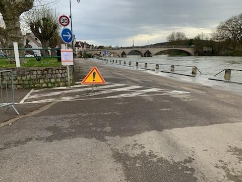 

La décrue s'amorce sur les quais de l'Yonne. 


Les restrictions de circulation sont malgré tou...
